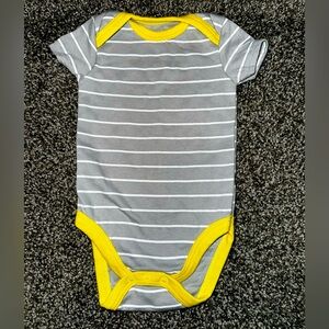(5) Kidgets onesie 3-6 mo